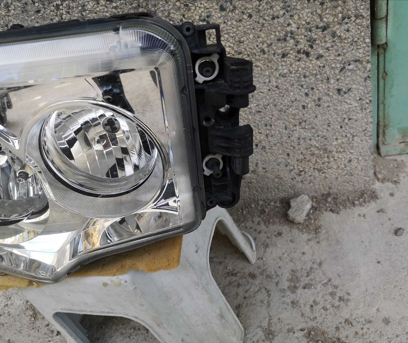 Оригинален фар Мерцедес Антос Mercedes Antos