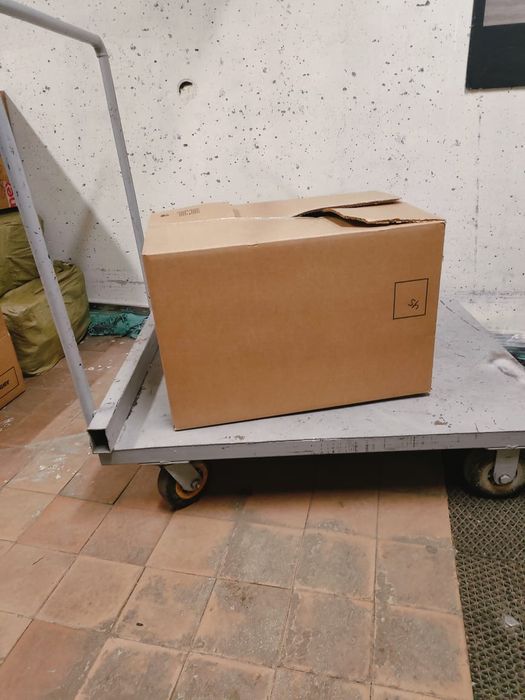 Продам картонные коробки и листы