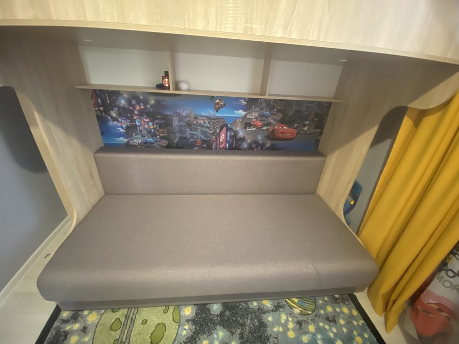 Двухъярусная кровать