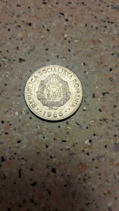 Vand moneda de 1 leu, originala, din 1966.