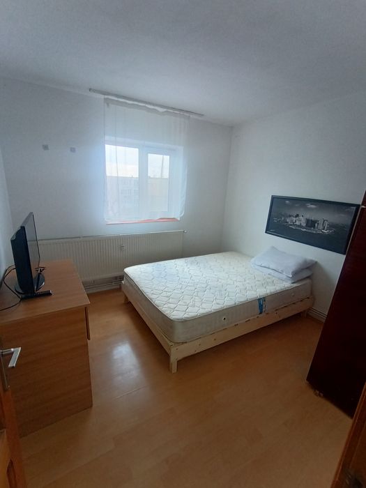 apartament 2 camere semidecomandat loc de parcare stare buna