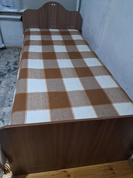 Продам  кровать 95 см ширина