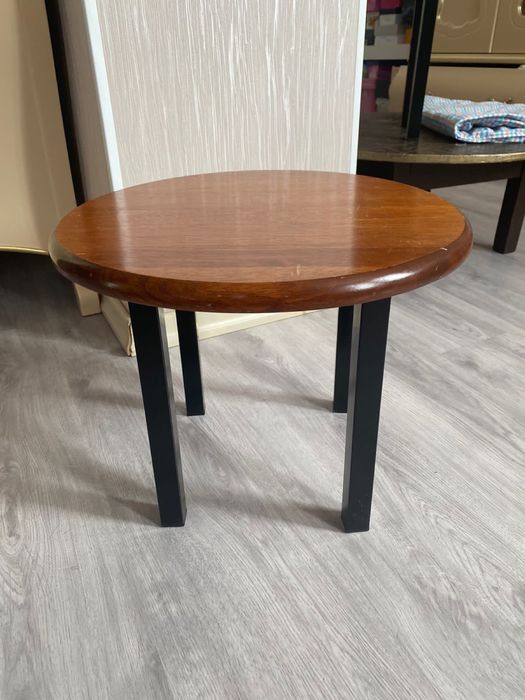 Продам столик под цветы