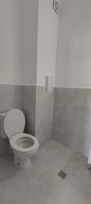 Дава се под наем: Търговско помещение (35 кв.м) в к-с Меден Рудник