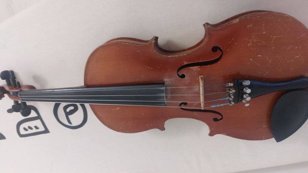 Vând Vioara 3/4  Antonius Stradivarius Cremonfis Anno 17 Made în Germania
