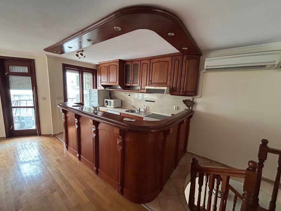 Кухня-масив със електроуреди