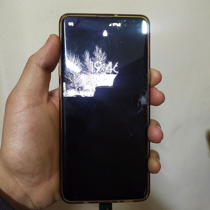 S10 5g sotiladi. 8/256 talik.