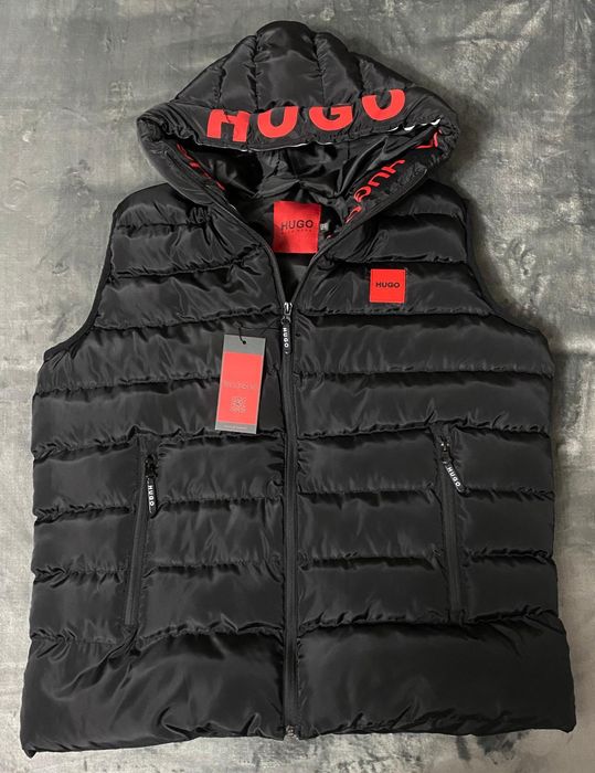 Vând vesta noua de bărbați Hugo