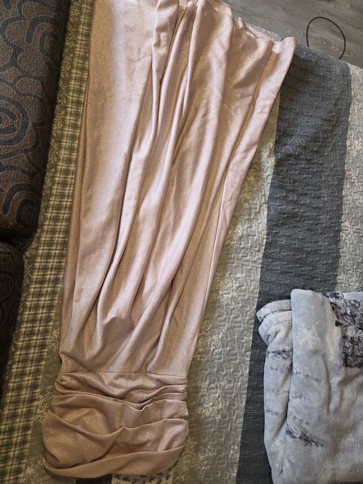 Продавам дъгла рокля