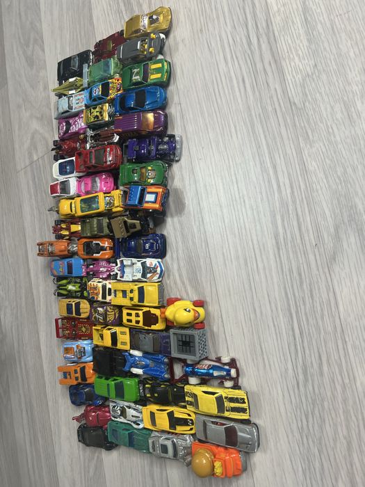 Hotweels машинки по 800 тенге