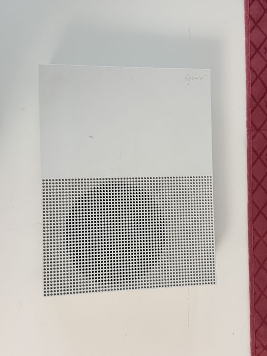 Xbox one s +2 manete si 2 jocuri