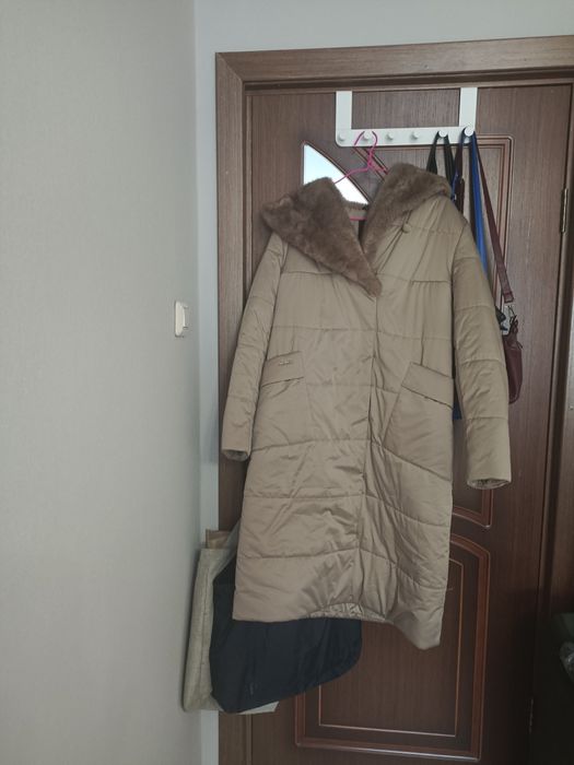 Продам зимний пуховик .В хорошем качестве.Наполнитель пух.