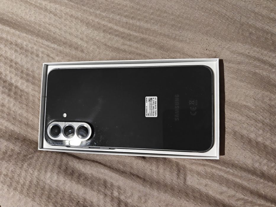 Продавам телефон Samsung galaxy A56 много запазен