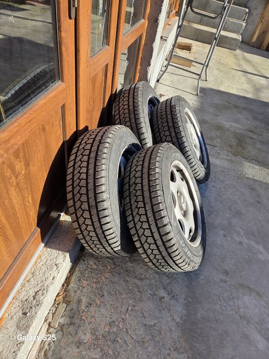 205 60 16 чисто нови зимни гуми с джанти мерцедес