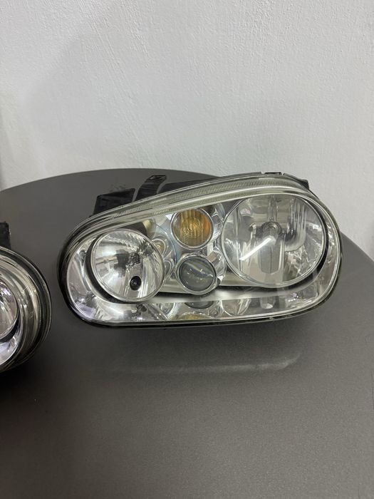 оригинални фарове за Golf 4 с лупа халоген