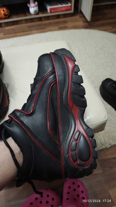 Ghete Buffalo negru cu rosu