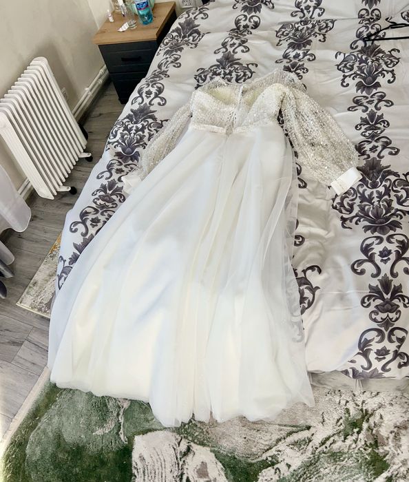 O rochita sclipitoare, delicata ! Potrivita intre 38-40