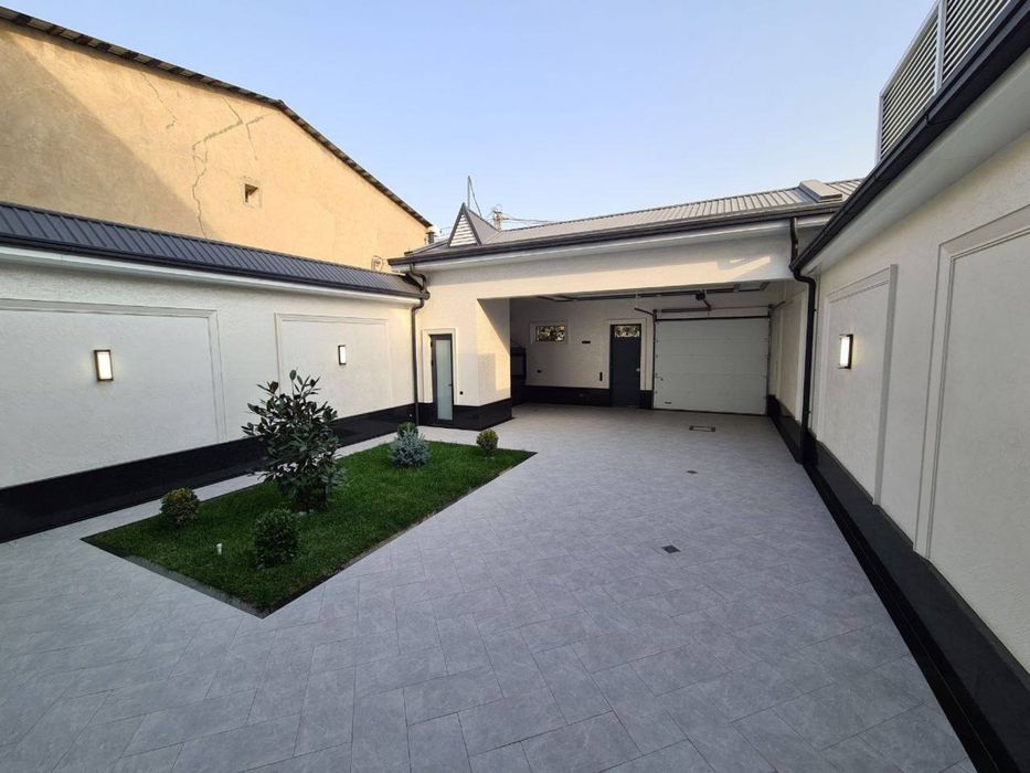 Продвётся дом Центр Луначарского на 3 сотках