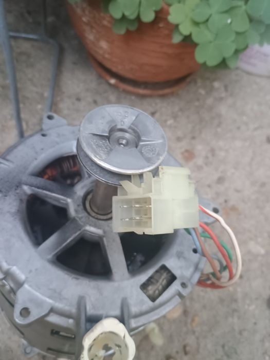 Продавам ел.мотор от Пералня