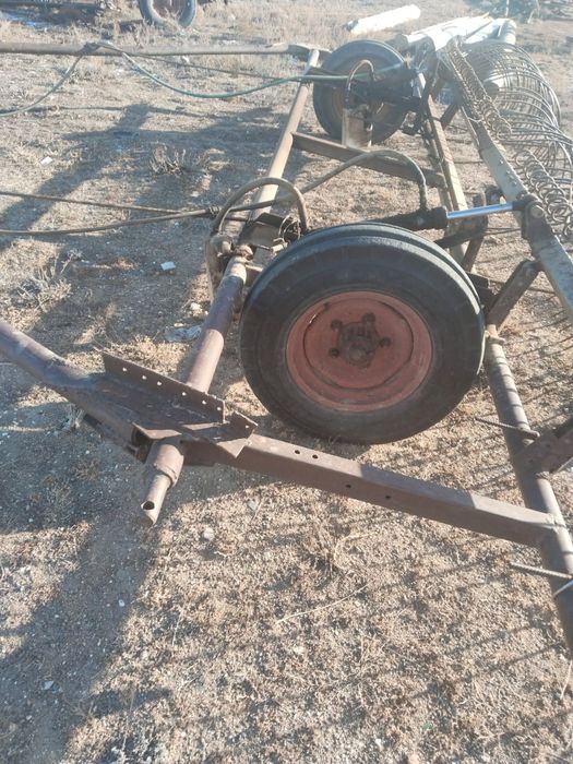 Синий трактор в хорошем состоянии