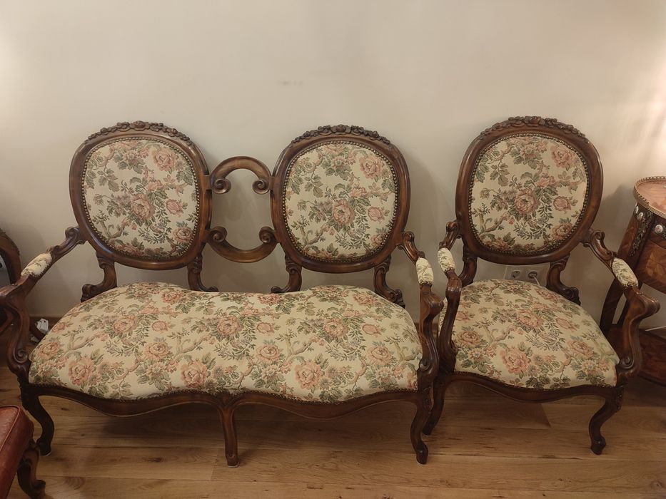 Антикварна холна гарнитура диван с две кресла