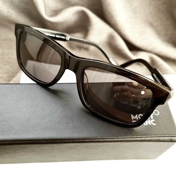 Солнцезащитные очки.