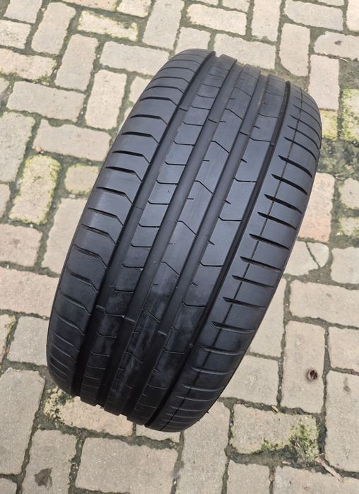 O bucată 255/45 R19 vară - una Pirelli