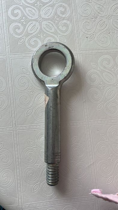 Продам крюк буксировочный
