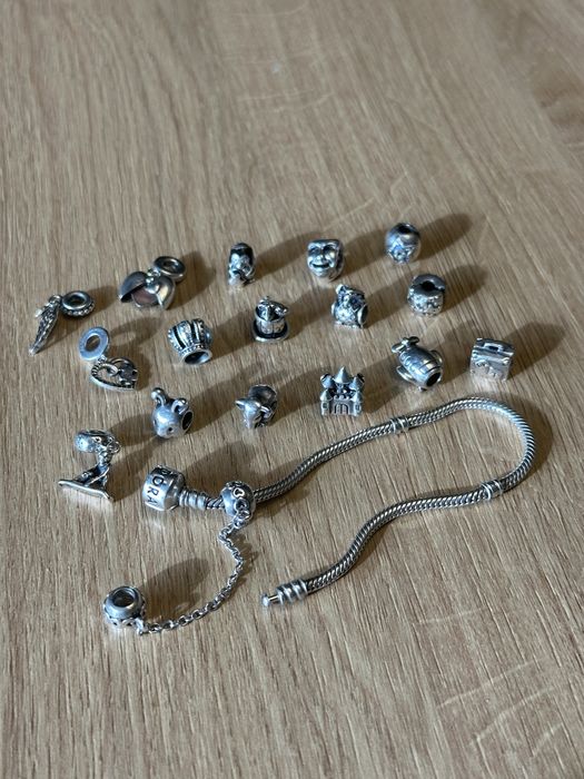 Pandora bratara cu charmuri