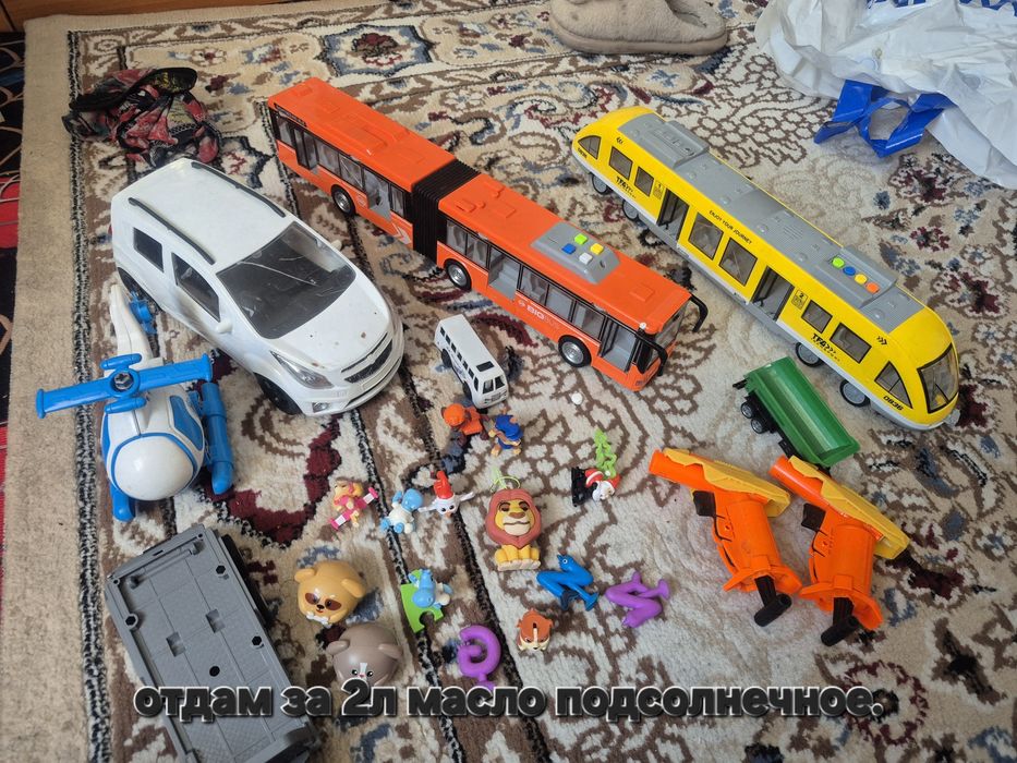 Отдам пакет игрушек за 2л масло подсолнечное