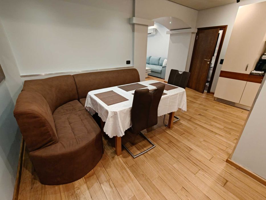 “Хан Крум“ просторен апартамент със сауна и джакузи в центъра на Варна