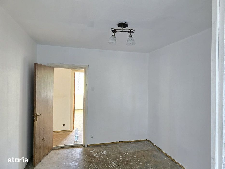 3 camere, 2 balcoane, 3 min metrou Gorjului. Zona verde.