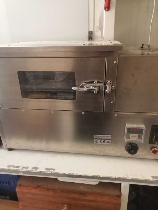 Уред за приготвяне на пица във фунийка