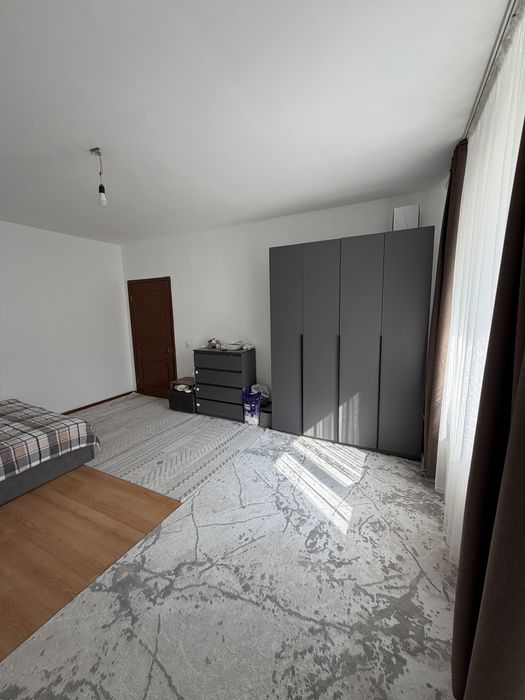 Продается диван, ковры , спальный горнитур