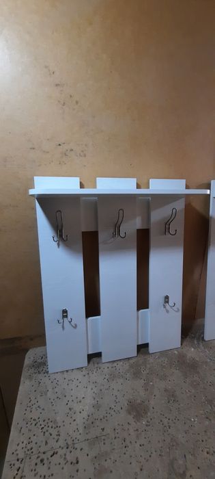 Продам вешалку настенная