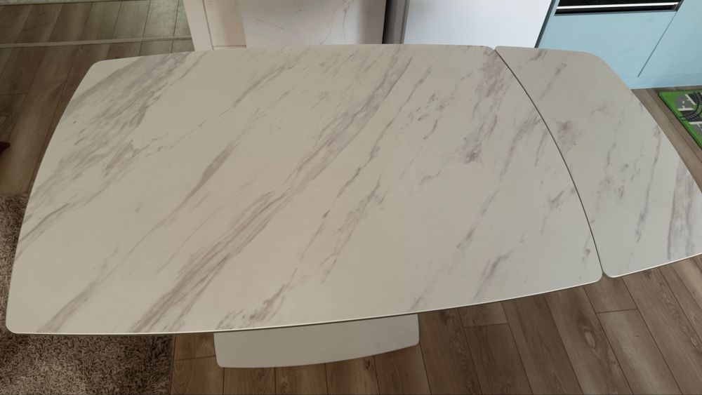 Продам обеденный стол 120х85