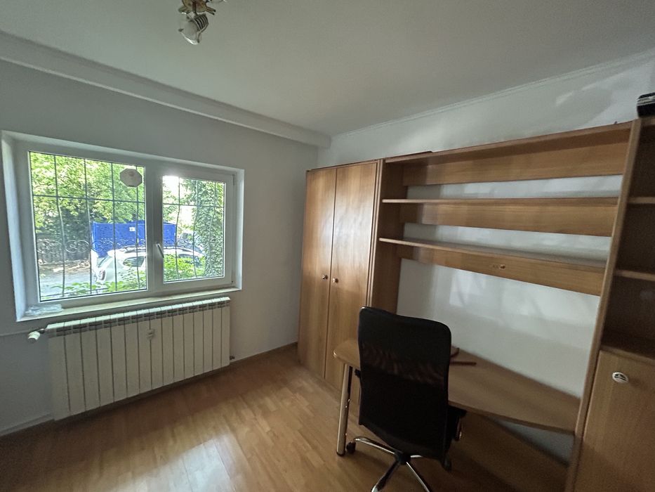 Proprietar - Apartamemt 3 camere de inchiriat , sector 4 in apropierea statiei de Metrou , fara Comision