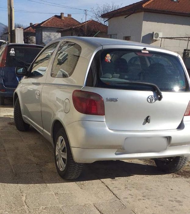 Продавам лек автомобил Тойота Ярис