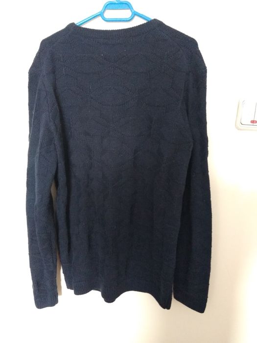 Pulovere, jersee, marimi diferite, modele diferite, culori diferite