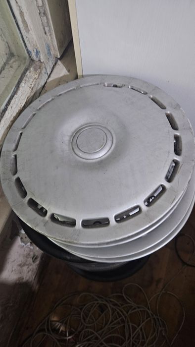 Продам диски колпаки Audi B4