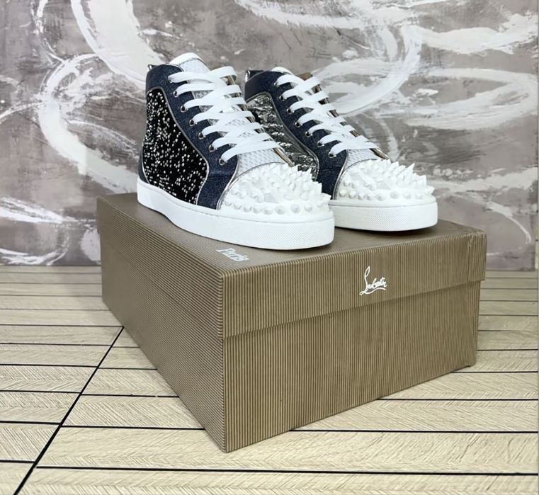 Vand louboutin model rar noi. cu cutie. Toate marimile in stoc Grabiti va