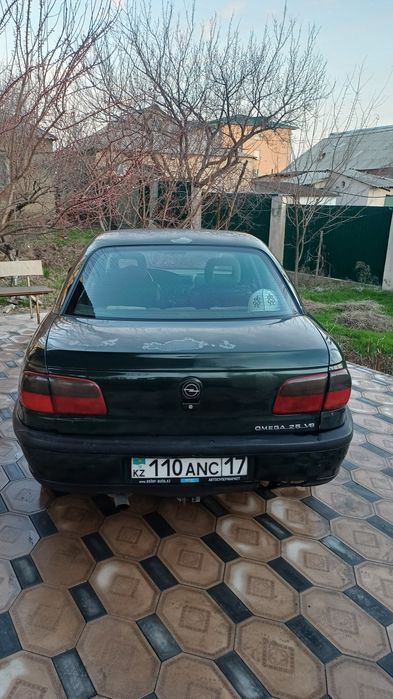 Опел омега 96г.в..автомат.седан.бензин