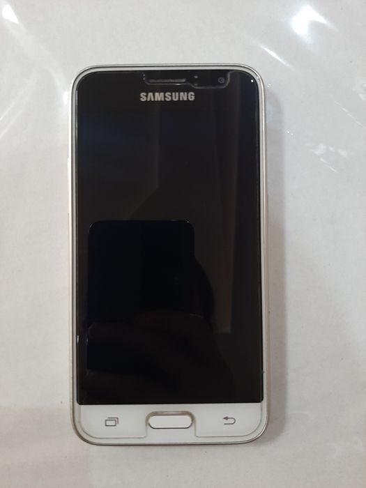 Смартфон Samsung j1