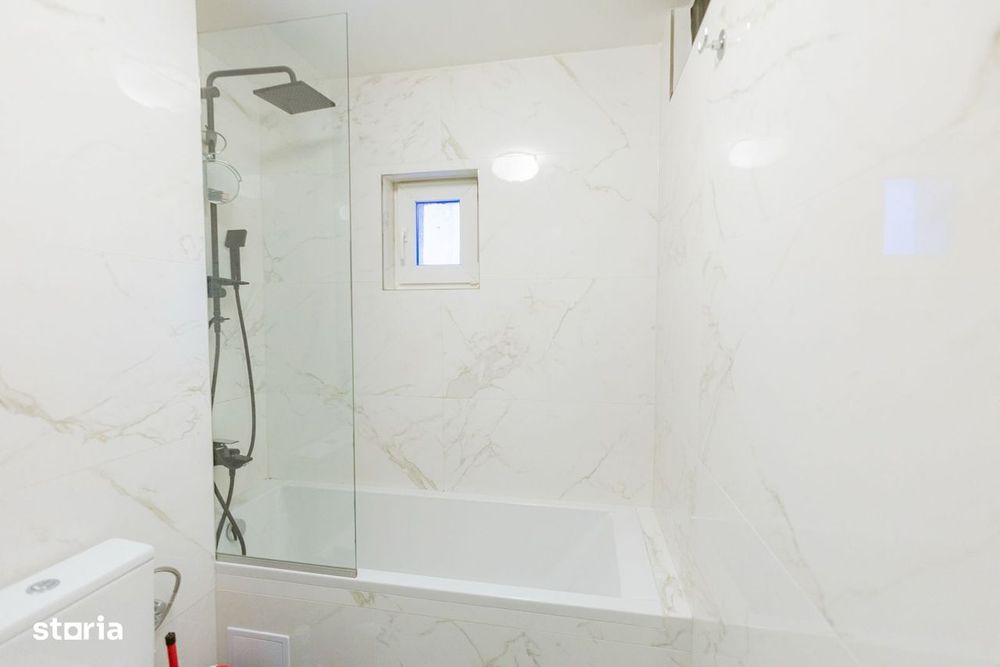 De vânzare apartament cu 3 camere, parcare inclusa, Rogerius.