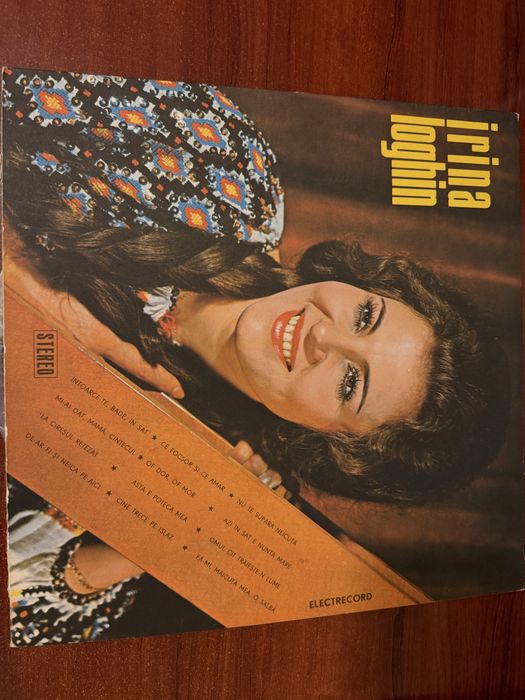 Vând colecție de discuri de vinil