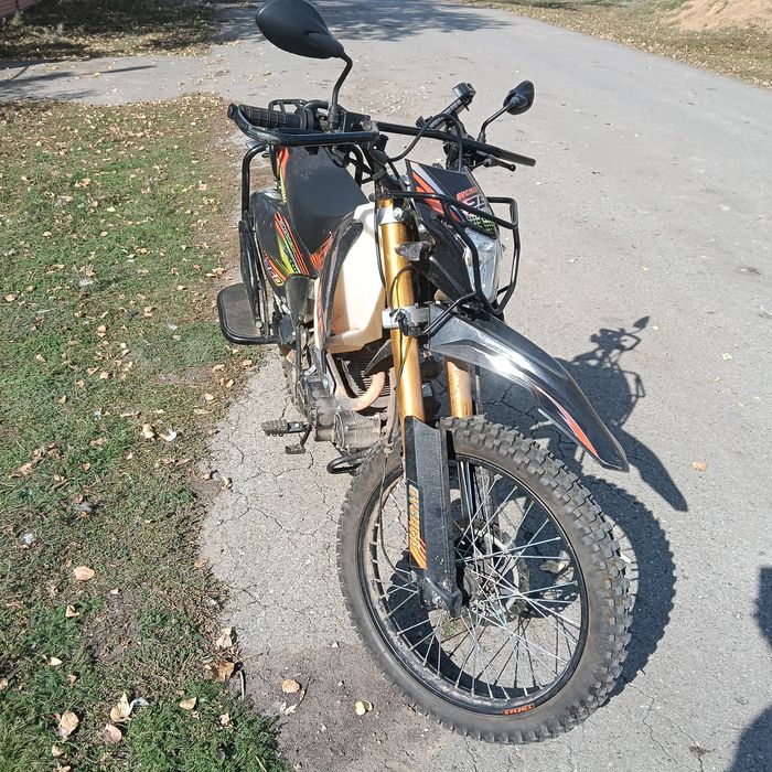 Продам мотоцикл 250 эндуро, пробег только 2000 км,