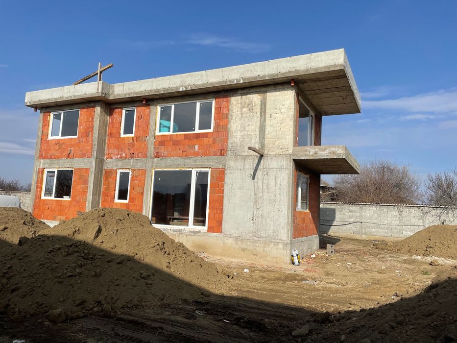 Строителство, изолация, алпинисти, ремонти, къртене и извозване .