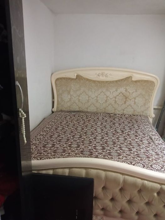 Спальня кровать ..