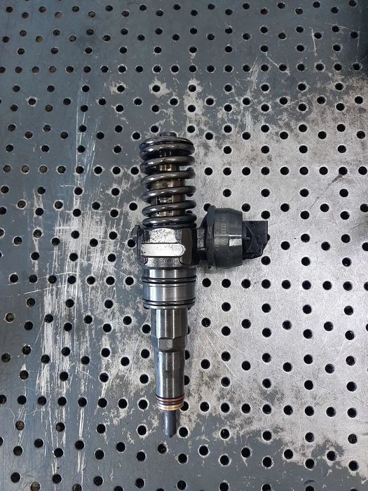 injector 2.0 tdi bmm bmp  audi a3 8p vw golf 5 touran skoda octavia 2 seat leon 038130073bq