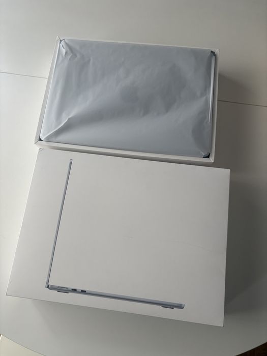 MacBook Air 13” M4 16GB RAM / 256GB SSD, nou, garantie 1 an, Sky Blue